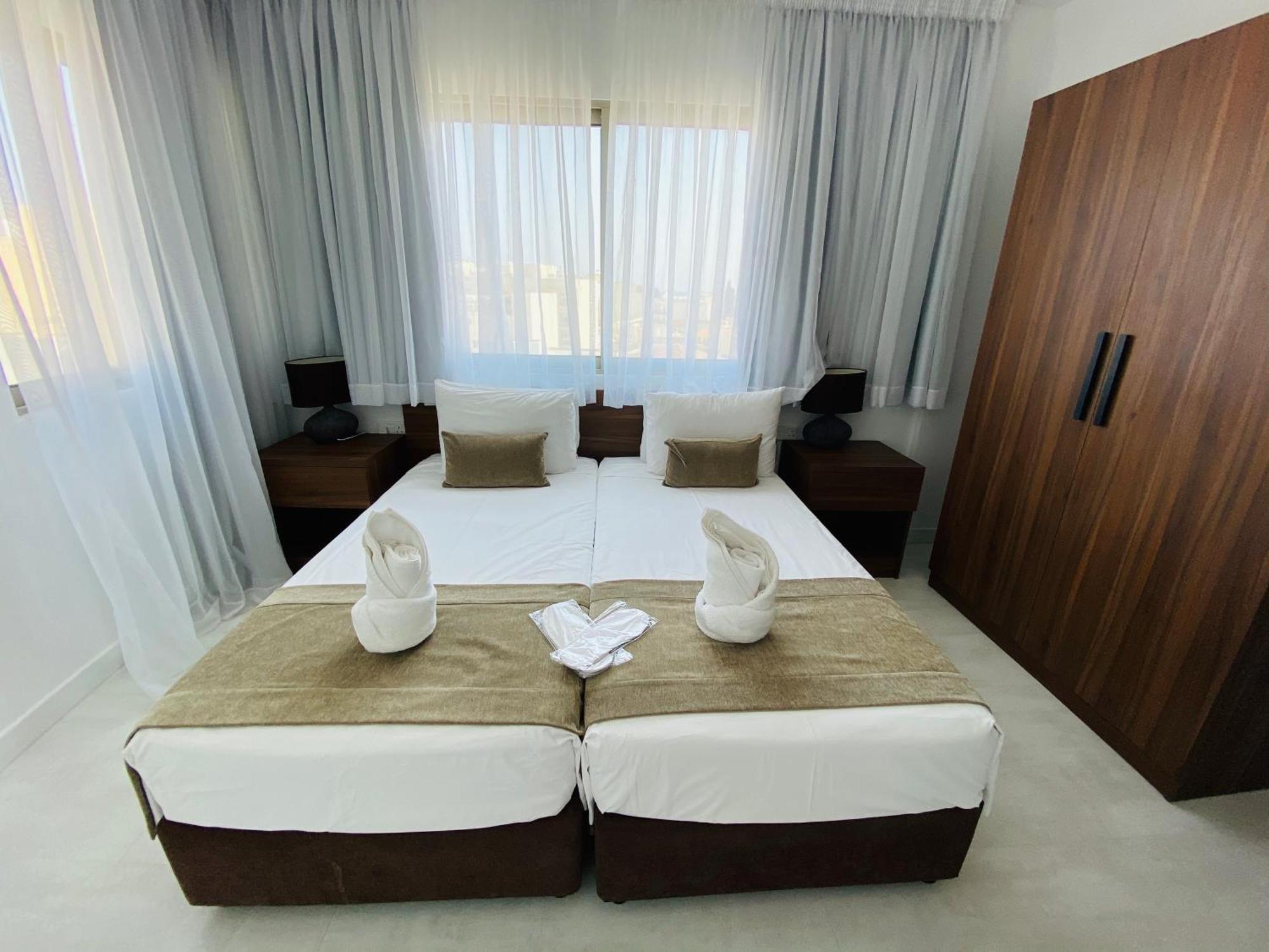 Large Suite,1248547963:JPEG